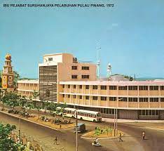 Perkhidmatan feri tersebut dikendalikan oleh suruhanjaya pelabuhan pulau pinang (dahulunya lembaga pelabuhan pulau pinang), melalui anak syarikatnya, penang port sdn bhd. Suruhanjaya Pelabuhan Pulau Pinang Sejarah Pulau Pinang