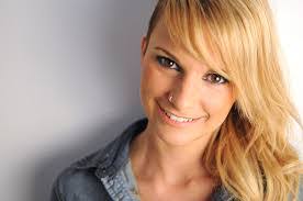 Stefanie Roth's Instagram, Twitter & Facebook