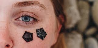 Wichtig ist zu wissen, dass die kleinen braunen hautverfärbungen in der regel harmlos sind und keine erkrankung. Pigmentflecken Entfernen Bleichcremes Chemische Peeling Laser Im Check
