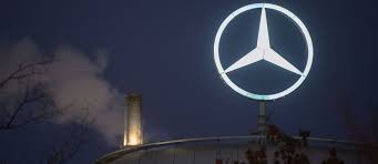 Daimler 870 Millions D Amende Pour Avoir Trafique Ses Emissions Polluantes Mercedes Benz Constructeur Automobile Avion