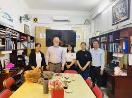 Professor Peter Harries, a distinguished paleontologist, and Dean of the  Graduate School at North Carolina State University (NCS) visit was an  integral part of the collaborative exchange between NCS and the University