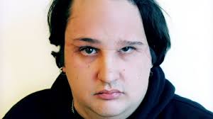 Skalpen är på plats igen