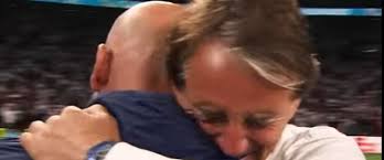 30 anni dopo la rivincita dei gemelli del gol subito dopo la vittoria nella finale degli europei contro l'inghilterra, il ct azzurro roberto mancini e. 8wvyfn1rbuxsbm