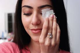 Ein häufiger grund für verschmierte mascara ist fett, das sich auf dem augenlid befindet. Pandaaugen Ade Mit Diesen Tricks Verschmiert Deine Mascara Nie Wieder