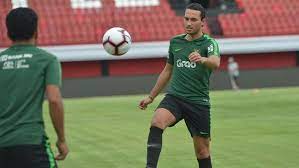 Berdasarkan terlepas dari kabar tersebut, pesona seorang ezra walian memang nggak terbantahkan lagi. Indonesia Harus Belajar Dari Masalah Ezra Walian