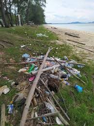 Gambar 3 dan 4 menunjukkan, gmm @ smp dengan sesuka hati menampal poster mereka di sebuah dinding kedai makan seorang peniaga. Masa Pkp Elok Je Pantai Bersih Bila Pkpp Sampah Bersepah Mopress