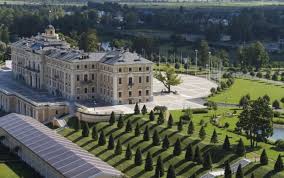 10:45 путин лично распределял лицензии (голословно) фирмам однодневкам (голословно) связанным с ним и его друзьями. Samye Shikarnye Dvorcy Putina Po Vsej Rossii 26 Foto Galina Tuvik Kont