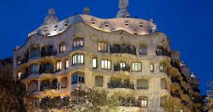 La pedrera is one of the buildings in barcelona designed by antoni gaudi. Audioguida Pedrera Esterno Guida Turistica Mywowo