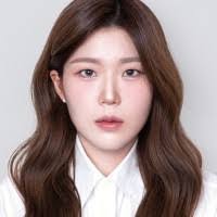 Hyewon Lee's Instagram, Twitter & Facebook