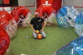 Bumben ist das umhauen des gegners beim bubble fussball. Bubble Soccer Teamevent Impuls Event Ch