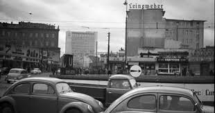 Berlin Blick Vom Bahnhof Zoo In Die Joachimstaler Strasse Mit Leinenweber Haus Deutsche Digitale Bibliothek Deutsche Digitale Bibliothek Berlin Bahnhof