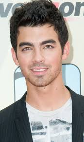 Joe Jonas Besucht 90210 Intouch Jonas Brothers Joe Jonas Jonas