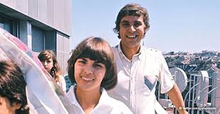 Maybe you would like to learn more about one of these? Mireille Mathieu Et Jean Pierre Foucault Romance Secrete Ou Enorme Mensonge