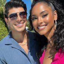 Effie Roach's Instagram, Twitter & Facebook