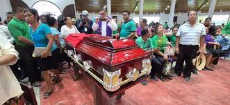 📌 Poblacion de Tocoa, Colón, abarrota las instalaciones de la Parroquia  San Isidro Labrador Tocoa, para presenciar la misa de cuerpo presente del  ambientalista Juan López.