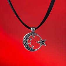Erkek Kolye Panosundaki Pin