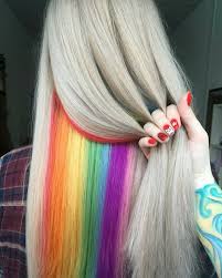 Haarfarben Trends Versteckte Regenbogen Haare Blondes Deckhaar Haarfarben Regenbogenhaare Haar Styling