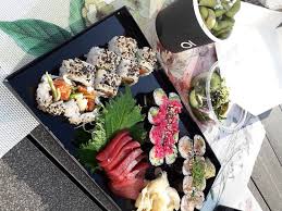 Steffen henssler im fernsehen anschauen und gleichzeitig riesige mengen gutes asiatisches essen vertilgen hat ja schließlich auch irgendwie was. Sushi Delivery Bild Von Go By Steffen Henssler Hamburg Tripadvisor