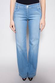 Quelque soit la taille / le poids que je fais, les deux choses que je rachète systématiquement ce sont ces deux jeans. Jean Evase Bleu Clair Chanel Deuxieme Edition Second Edition