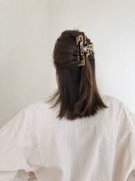 Which is the best color for claw clips? Large Hair Claw Clip In Tortoiseshell 10 5 Cm Minimalist Etsy In 2021 Clip Hairstyles Thick Hair Styles Clips Hairstyles