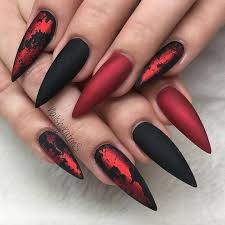 Schwarze Und Rote Nagel Schwarze Hanteln Filmnagel Halloween Nagel Acryl Acryl Fin Matte Nails Design Matte Black Nails Black And Purple Nails