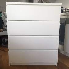 Aynı şifonyer, youtube'da yayınlanan bir videoda, ikiz çocukların üzerine düşerken görülmüş ancak şans eseri bir yaralanma gerçekleşmemişti. Ikea Malm 4 Cekmeceli Sifonyer Modelleri Ve Fiyati Dekopasaj