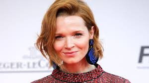 Nora tschirner with friendly, desirable, boyfriend alexander fehling who is nora tschirner dating in 2021? Nora Tschirner Fragen Zum Baby Unerwunscht Promiflash De