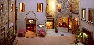 Hotel Brunelleschi One Of The Best Locations In Florence Florence Hotels Hotels In Florence Italy Hotel Brunelleschi Florence