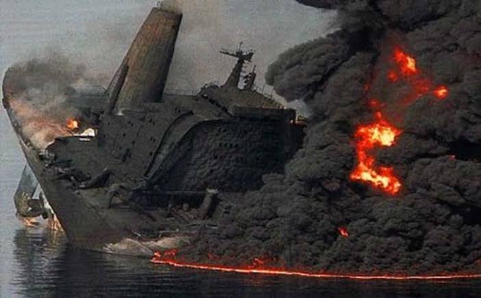 Se cumplen treinta años de la explosión del petrolero “Haven” » Puente de  Mando