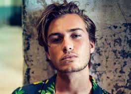 Als de heer engel en zijn volgelingen het kunnen opbrengen om vier weken hun mond te houden, niet roepend en mediterend op een plein voor vrijheid te strijden, thuis te blijven en, zie dissel, een. Is Dit De Nieuwe Vriendin Van Dave Roelvink Linda Nl