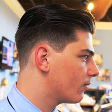 Untuk mencapai bentuk ideal ini, bentuk wajah yang panjang perlu diperpendek, bentuk wajah lebar perlu diperpanjang dan bentuk wajah runcing memerlukan potongan rambut yang lembut. 32 Inspirasi Style Style Rambut Pria Sesuai Wajah