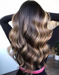 Se il vostro capello è di colore castano scuro. Il Miglior Balayage Su Capelli Scuri Il Brunette Balayage