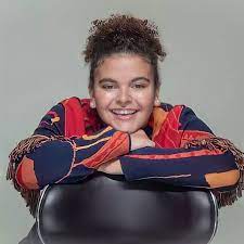 When she was young, she had concerns about being an artist, but at aged 10 televisa offered her the opportunity to appear in a juvenile theme program named alegrías de mediodía (midday happiness), next to several children and young talents in music and comedy, like aida pierce and aleks syntek. El Fuerte Comentario Que Lucerito Mijares Le Hizo A Una Famosa Actriz