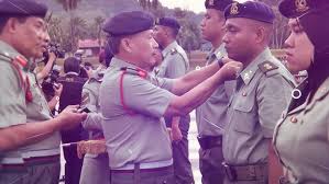 Rejimen semboyan diraja (kraliyet i̇şaret alayı), bir savaş destek alayıdır. Perbarisan Pemakaian Pangkat Perdana Rejimen Semboyan Diraja Youtube