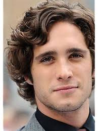 Hrithik roshan hairstyle are in variety as he is a famous star of bollywood hrithik hairstyle include medium to long haircut. Celebrity Hairstyle Of Hrithik Roshan From Harleen Bang Bang 2015 Charmboard