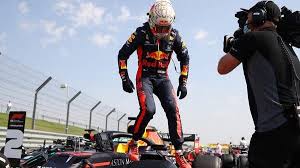 Max verstappen crashed out of the british grand prix following a collision with lewis hamilton. F1 Grand Prix Red Bull S Max Verstappen Ends Mercedes Winning Streak Al Arabiya English