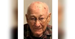 Earl Leslie's Instagram, Twitter & Facebook