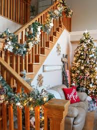 See more ideas about christmas banister, banisters, pine cone decorations. Christmas Decor For Stairs 15 Festive Diy Ideas Bob Vila