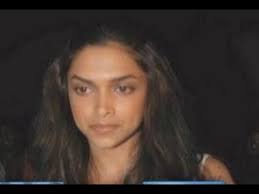 7 looks of deepika padukone without makeup: Deepika Padukone Goes Unnoticed Without The Makeup Youtube