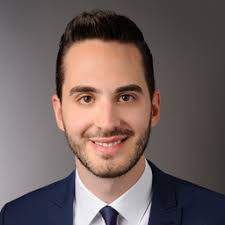 At deutsche bank, an internship is a job with real responsibility. Nikias Streeb Corporate Banking Analyst Investment Solutions Large Caps Deutsche Bank Ag Xing