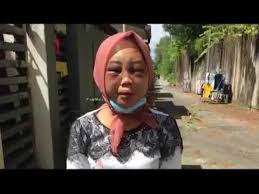 Datin rozita mohamad ali (centre) is escorted by police at the shah alam high court on march 29, 2018. Datin Charged With Attempted Murder Of Indonesian Maid Youtube