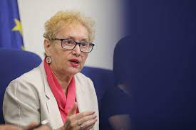 De ce întârzie revocarea avocatului poporului, renate weber. Avocatul Poporului Renate Weber A Atacat La Curtea ConstituÈ›ionalÄƒ Impozitarea Pensiilor Speciale