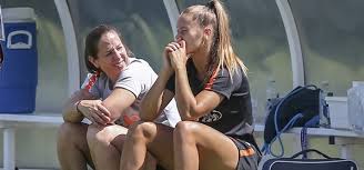 Jun 22, 2021 · fonske over 'opvallende namen als mogelijke opvolgers van michel preud'homme' dit wordt het niveau van een roddelkrant. De 11 Namen Bij De Oranje Leeuwinnen Martens Fit Wiegman Verrast