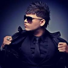 Estos tipo de corte de pelo con entradas y sus peinados para los hombres hacen que no sea tan dramática la mayoría etapa de pérdida del cabello. Farruko Mi Bb Te Espero Bueno Tu Me Tienes Que Esperar Farruko Reggaeton Reggaeton Musica Reggaeton