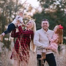 Marvin grandpa marsh is stan marsh's paternal grandfather and is voiced by trey parker, who also provides the voices for both his son, and his grandson. Marvin Efird Park Was The Perfect Setting On This Beautiful Sunday Evening With This Gorgeous Family Yes I Do Family P Family Photography Couple Photos Photo