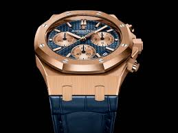 It was the world's first luxury sports watch when it debuted in 1972. 26239or 00 1220or 01 Calibre 4401 Royal Oak Audemars Piguet Review
