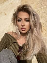 Antonia (@antonia.glb)