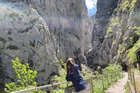 If the höllentalklamm is open, (small fee payable), follow the track though, some of which is in short tunnels. Hollentalklamm Garmisch Partenkirchen Kimapa Kids On Tour Kimapa