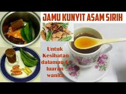 Jamu kunyit asam tak hanya memiliki sensasi rasa yang segar tetapi juga punya banyak manfaat bagi kesehatan. Cara Mudah Membuat Jamu Kunyit Asam Sirih Manfaat Minum Jamu Jamu Kunir Asem Resipiorangmalas Youtube