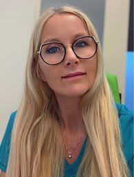 Czas przedstawić GINEKOLOGÓW pracujących w naszym Centrum Medycznym.  Zaczniemy od pani dr Renaty Łapy. Absolwentka Wydziału Lekarskiego  Collegium Medicum w Krakowie, dyplom i tytuł lekarza uzyskała w 2003 r. Od  2014 r.